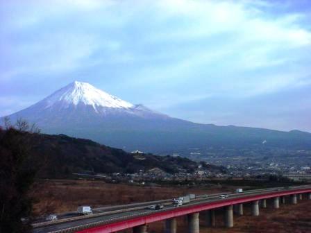富士川SA下りから見る富士山